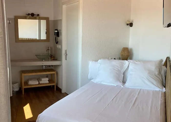 Arrels - Adults Only *